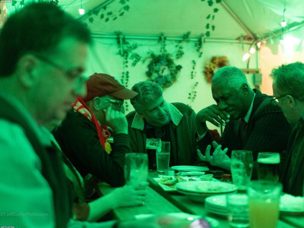 បទពិសោធន៍របស់អ្នកប្រើនៅលើបណ្តាញសង្គម